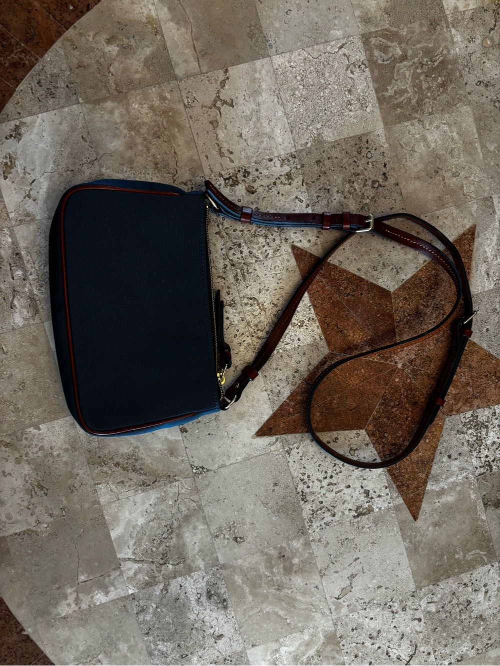 Vintage Dooney & Bourke Navy Nylon Crossbody Bag - Picture 4 of 12